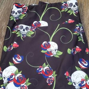 Skull with rwb roses leggings